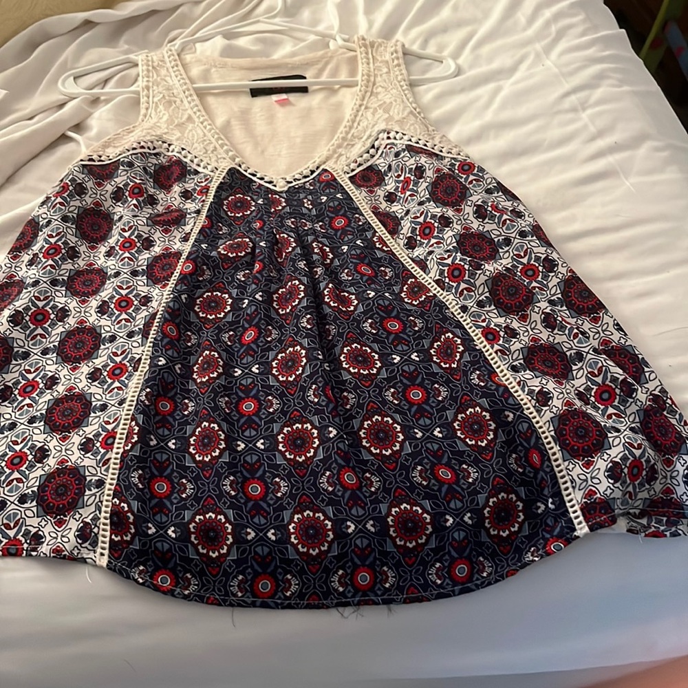 No boundary brand. Size medium. Blue and red tank top.